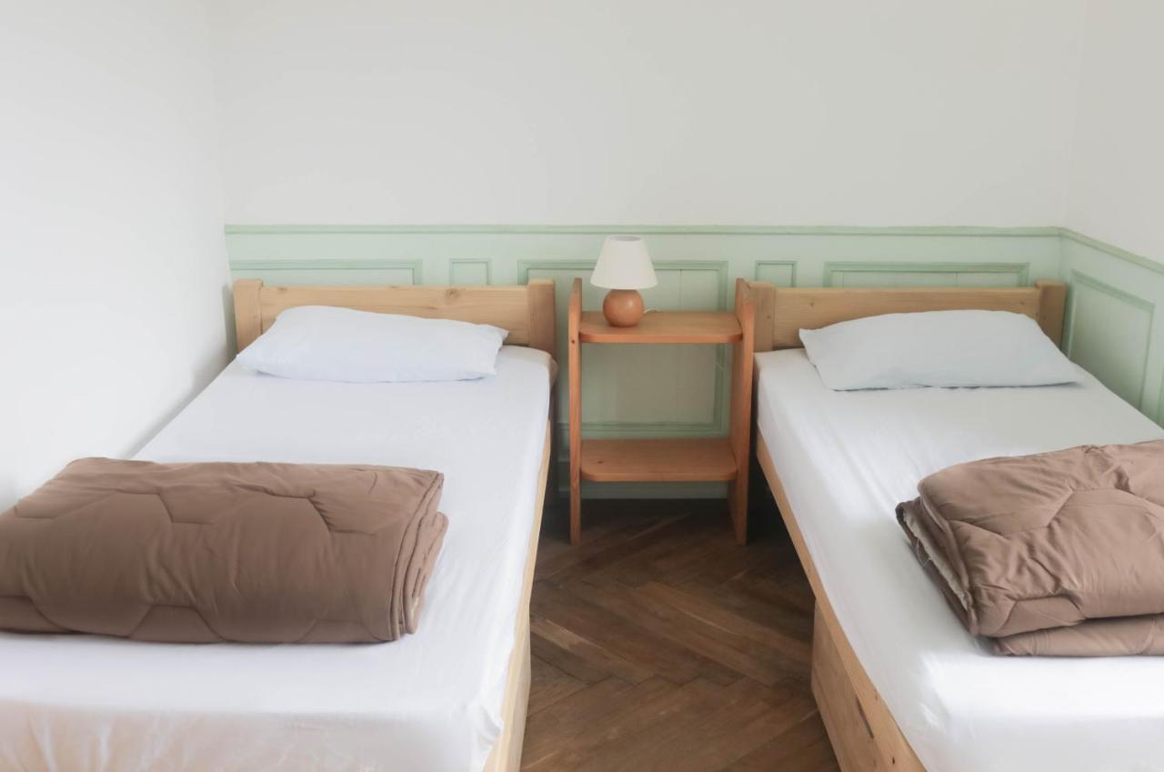 Les Repaires Hotell Nans-sous-Sainte-Anne Eksteriør bilde